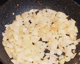 Foto del paso 3 de la receta: Salchicha encebollada
