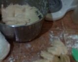Foto langkah ke 4 dari resep Roti isi pisang metode water roux.