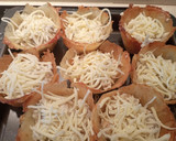 Foto del paso 8 de la receta: Cestas de masa brisa rellenas de gambas y setas
