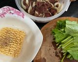 Hình bước làm 1 của món Mì gói nước bò xào