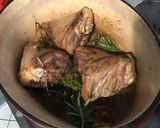 Une image de l'étape 8 de Souris d'agneau confites au miel, thym et romarin.