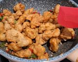Foto langkah ke 7 dari resep Ayam Goreng Tepung Cabe Garam.