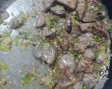 Foto del paso 5 de la receta: Menudos de pollo salteados