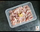 รูปขั้นตอนการทำที่ 3 ของ หมูทอดนมสดคลุกงา (เมนูอาหารเด็ก)