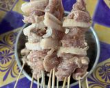 รูปขั้นตอนการทำที่ 5 ของ “หมูทอดเสียบไม้”