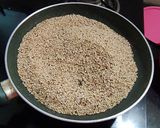 खमंग खुसखुशीत तिळगुळ पोळी. (Tilgul Poli Recipe In Marathi) रेसिपी स्टेप 2 फोटो 