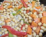 Foto del paso 2 de la receta: Guiso veagano de garbanzos con curry todo congelado