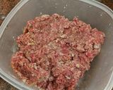 Foto del paso 1 de la receta: Albóndigas de carne picada en salsa de tomate