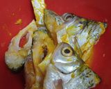 Gambar langkah 2 resipi Ikan Lampam Masak Tumis Kering.