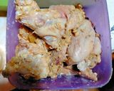 Foto langkah ke 2 dari resep Ayam Bumbu Kunyit Cabe Ijo.