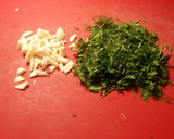 Foto del paso 1 de la receta: Almejas en salsa de ajos, perejil con un toques de salsa thai