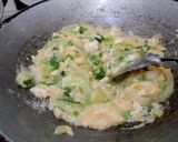 Foto langkah ke 4 dari resep Martabak Telur Mini.