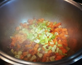 Foto del paso 2 de la receta: Sopa de lechuga romana con jamón curado