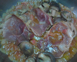 Foto del paso 4 de la receta: Albondigas con jamón Ibérico y setas en salsa
