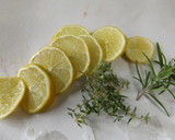 Foto del paso 1 de la receta: Pechugas de pollo con lima y hierbas frescas