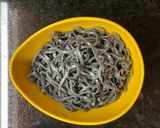 Hình bước làm 4 của món Mì than tre xào hải sản
