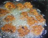 A picture of step 1 of Onion pakoras.