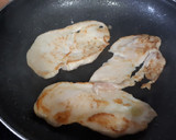 Foto del paso 1 de la receta: 120. Pechugas de pollo con guisantes y aceitunas