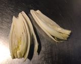 Une image de l'étape 1 de Flan d endives caramélisées à la ricotta,lomo corse et sirop d’érable.