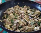 Foto del paso 2 de la receta: Huevos con espárragos, champiñones y jamón