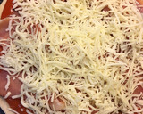 Foto del paso 3 de la receta: Pizza mediterránea de jamón y espinaca fresca 🍕🌿