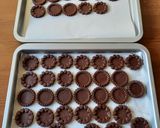 Foto del passaggio 9 della ricetta Biscotti gioiello al cacao
