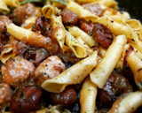 Foto del paso 9 de la receta: Garganelli con albóndigas, rovellons y cebolla caramelizada