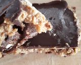 A picture of step 7 of Raw caramel slice.