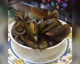 Foto langkah ke 3 dari resep Kerang Hijau Rebus Bumbu Kuning Ala Bunda ViRasya.