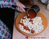 Φωτογραφία βήματος 4 της συνταγής Popcorn με ketchup. “Σ’ αγαπώ, μπαμπά μου!!!”