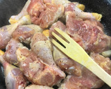 Foto del paso 1 de la receta: Pollo con gambas