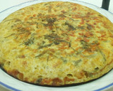Foto del paso 4 de la receta: Tortilla de cebolleta, pimiento verde y hojas de rabanito