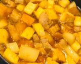 Hình bước làm 3 của món Thịt ba chỉ kho củ cải, đậu hũ