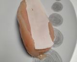 Une image de l'étape 1 de Poulet farci au chèvre et enroulé de lard.