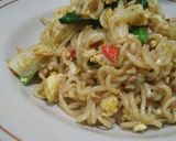 Foto langkah ke 5 dari resep Indomie goreng ala rumahan.