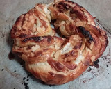 Foto del paso 3 de la receta: Corona de hojaldre con turrón blando