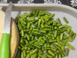 ગુવાર કોથમીરની ઢોકળી (Clusterbean Coriander Dhokli Recipe in Gujarati)