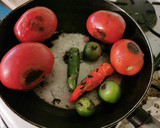 Foto del paso 3 de la receta: Salsita de jitomate tatemada