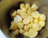Foto del paso 2 de la receta: Guarnición de patatas hervidas con eneldo y mantequilla