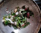 A picture of step 2 of Curry leaves chutney.
