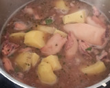 Foto del paso 6 de la receta: 🦑🍾Chipirones a la sidra con almejas y patatas💙💛