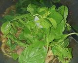 รูปขั้นตอนการทำที่ 7 ของ กระเพราผัดเครื่องในไก่