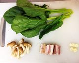 A picture of step 2 of Spinach and Bacon Cream Pasta!!.