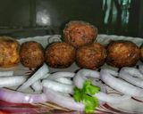A picture of step 8 of Potato balls.