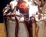 A picture of step 4 of Kit kat shake.