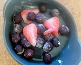 Une image de l'étape 1 de Petits clafoutis légers aux fruits rouges 🍓🫐.