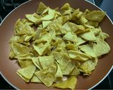 Foto del paso 2 de la receta: Chilaquiles con salsa roja
