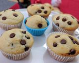 A picture of step 5 of Choco chip muffins.