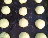 Foto langkah ke 4 dari resep Pandan Mexican Bun.