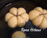 صورة لخطوة 5 من وصفة دونتس قطنية على شكل يقطين (Pumpkin Donuts) بعجينة هشة ولذيذة 🎃🍩